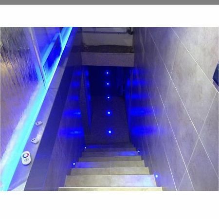 Logement haut de gamme jacuzzi sauna Clermont-Ferrand Extérieur photo